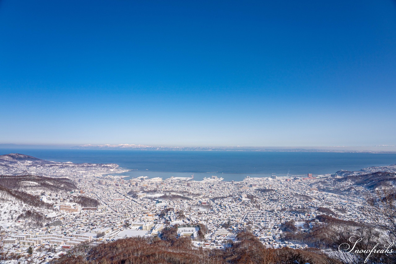 小樽天狗山スキー場　大雲海発生！息を吞む絶景とドライパウダー。北海道の雪山の魅力が詰まったローカルゲレンデを滑る！